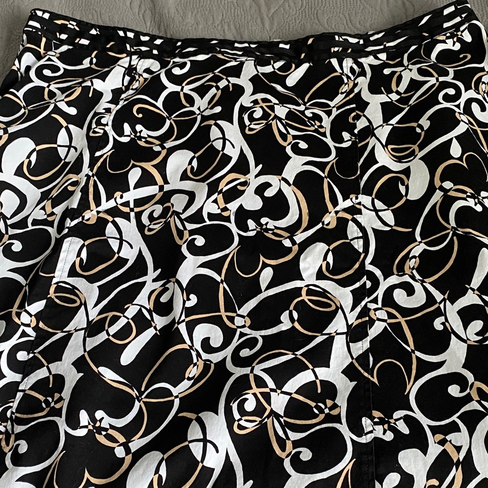 CJ Banks Black and White Swirl Skirt